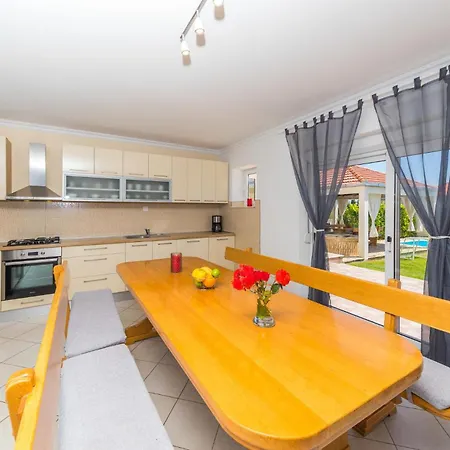 Gorgeous In Kastel Luksic