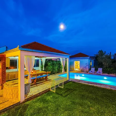 Сasa de vacaciones Gorgeous In Kastel Luksic *