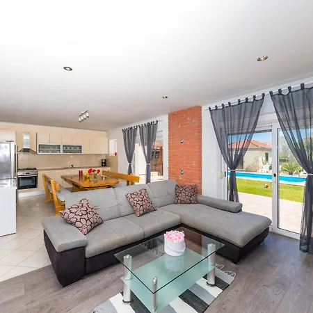 Gorgeous In Kastel Luksic Kaštela