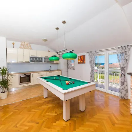 Сasa de vacaciones Gorgeous In Kastel Luksic