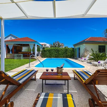 Сasa de vacaciones Gorgeous In Kastel Luksic Kaštela