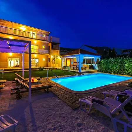 Gorgeous In Kastel Luksic Kaštela