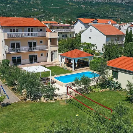 Gorgeous In Kastel Luksic Сasa de vacaciones