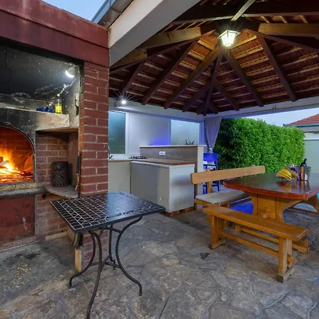 Holiday home In Kastel Luksic With Sauna