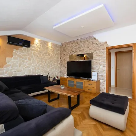 In Kastel Luksic With Sauna Holiday home Kastela