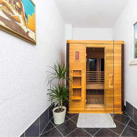 In Kastel Luksic With Sauna Holiday home Kastela